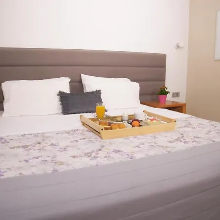 Szálloda Antikyra Beach Hotel 2*